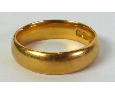 22ct GOLD WEDDING RING, Birmingham 1917, 7.8gms, ring size L/M