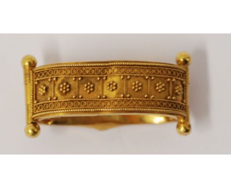 VICTORIAN GOLD OVAL SCARF RING, the front with filigree decoration, 5.1gms (a.f.) (tests 18ct) 