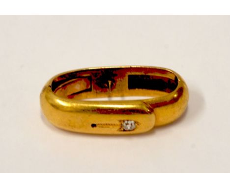 VICTORIAN GOLD OVAL SCARF RING, spring opening, the top set with a tiny diamond, 4.9gms (tests 18ct) 