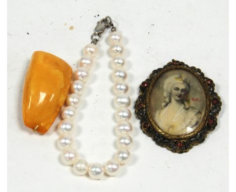 RUSSIAN GOLDEN AMBER WEDGE SHAPED BROOCH, mounted with a pin bar back, unframed 1 1/4" wide, 11.3gms gross; A BRACELET OF 22 