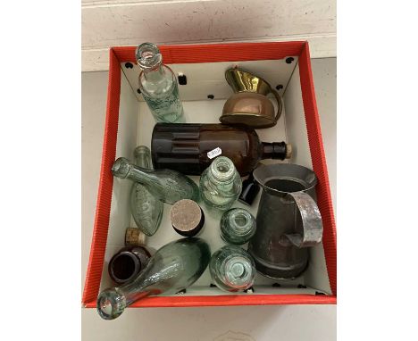 Mixed Lot: Vintage bottles, jugs etc
