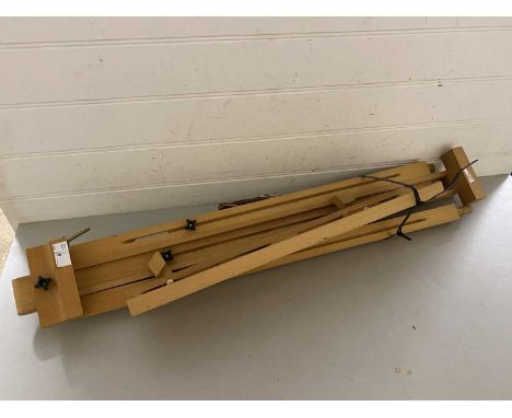 Modern travelling folding artists easel by Milomex