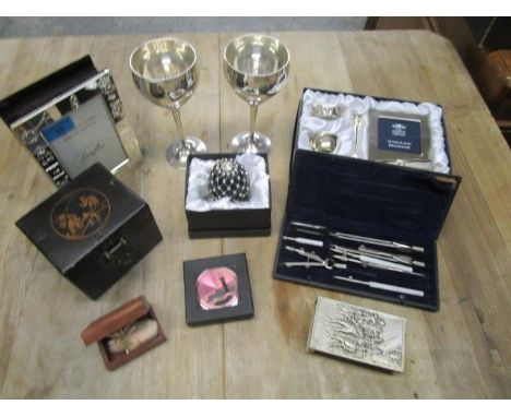 Silver plate to include a boxed Christening set, a geometry set and other items 