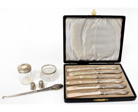 Various items of silver to include a case of six butter knives with stainless steel blades and hallmarked filled silver handl