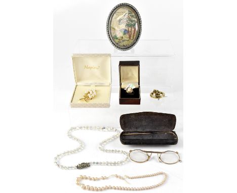 A 9ct yellow gold cameo ring, a Victorian yellow metal buckle brooch with chased work, a single strand crystal necklace, a ye