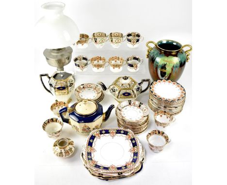 A quantity of c1930s to 1950s tea and dinner ware to include Osborne China pattern no.1645, Roslyn china, pattern no 2394, in