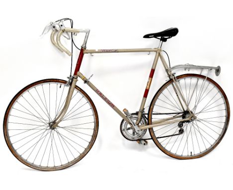 A vintage Raleigh Medale push bike, silvered frame with red highlights, drop handlebars and Avenir seat, 100 x 162cm.