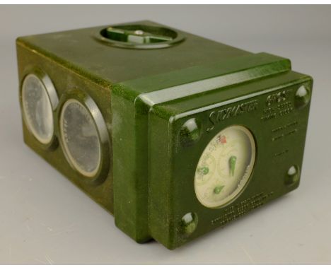 1970's Skymaster Ghost High Speed pigeon timing clock, No.A8546, green plastic case in wooden box,L16cm Condition Report Clic