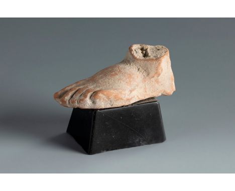 Left foot. Smyrna, 4th-3rd century BC.Terracotta.Provenance: Smyrna, 1895-1905. Collection Paul Gaudin (Paris 1858-1921 Versa