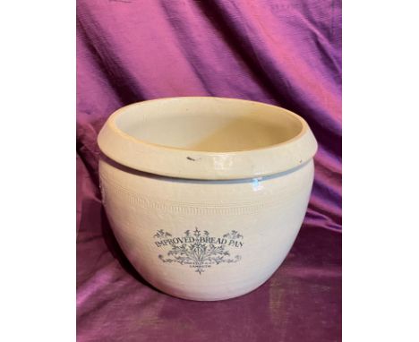 A Royal Doulton bread pan / All lots are located at The Barn, Hampstead Farm, Nr Henley on Thames, Oxfordshire, RG9 4LG. Regr