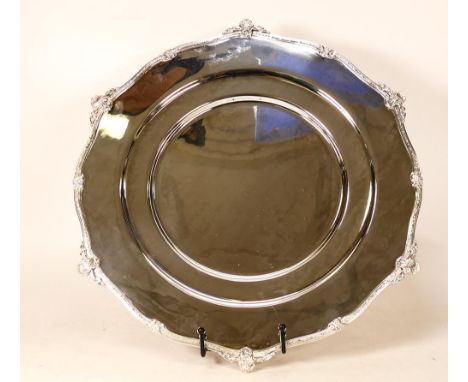De Lamerie Fine silver plated gilt layplate/tray, specially made high end quality item, new and Made in England, d.38cm, in p