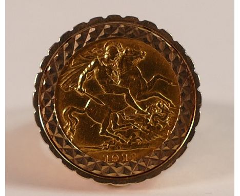 George V HALF Sovereign dated 1911, set in 9ct gold ring, size T, 11.2g.