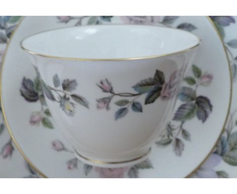 A collection of Royal Worcester June Garland tea and dinner ware to include - 1 oval platter, 6 dinner plates, 2 lidded turee