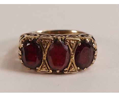 9ct Gold ladies Garnet 3 stone dress ring size J, weight 3.6g.