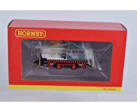 A BOXED OO GAUGE HORNBY MODEL RAILWAY DIESEL SHUNTER, 0-4-0 'Sentinel', 'Chiaki Ueda' in Hitachi Rail Livery, model no. R3001