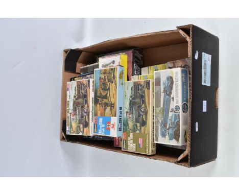 A QUANTITY OF BOXED ASSORTED UNBUILT KITS OF VARIOUS SCALES, to include kits by Airfix, Hasegewa, Heller, Italeri, and Revell