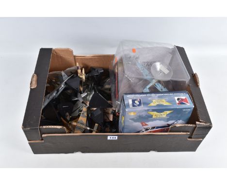 A BOX CONTAINING A SELECTION OF MODEL MILITARY AIRCRAFTS, to include a boxed Corgi aviation Archive 1/72 scale British Aerosp