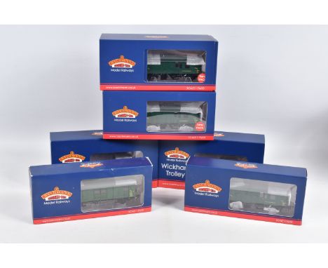 A COLLECTION OF BOXED  OO GAUGE BACHMANN BRANCHLINE MODEL RAILWAYS ROLLING STOCK, to include a BR MK1 Horse Box Twin Pack in 