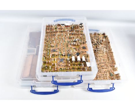 A QUANTITY OF ASSORTED WAR GAMING FIGURES AND ACCESSORIES, majority appear to be 20mm scale white metal figures and appear to