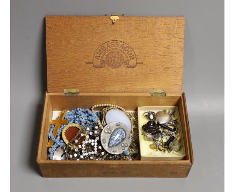 A quantity of Victorian and later jewellery including a garnet brooch, lava pendant, micro mosaics, opal inset silver ring et