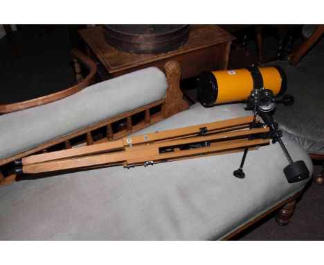 Tanzutsu Catadioptric telescope and tripod