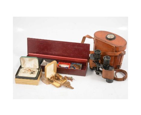 Pair of US Army Signal Corps binoculars, by Bausch &amp; Lomb Optical Co, in leather case with integral compass; a box contai