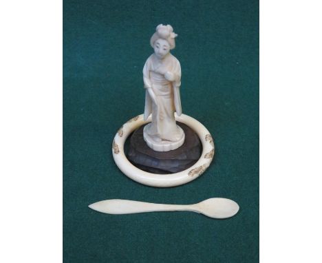 SMALL CARVED IVORY GEISHA, BANGLE AND SPOON 