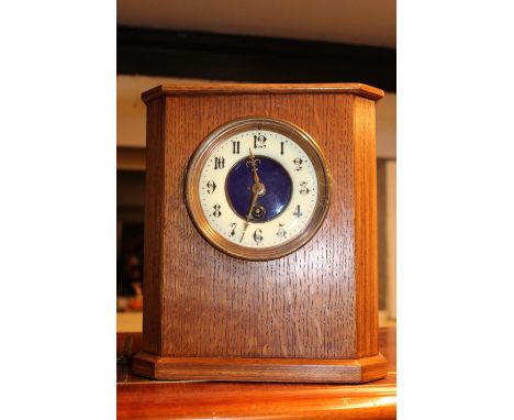 Edwardian Oak cased Mantel clock with numeral dial and Fleur De Lys hands 