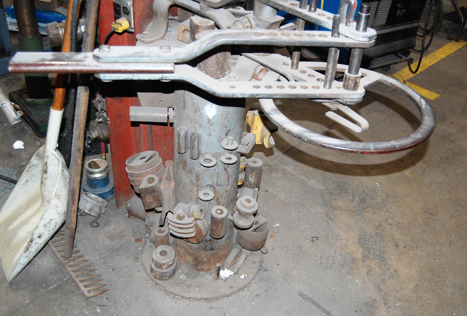 HOSSFELD 2 MANUAL BENDER, ASSORTED DIES