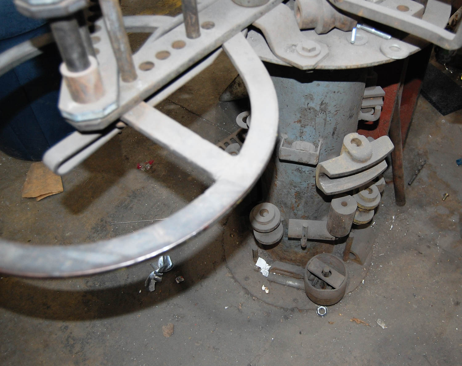 HOSSFELD #2 MANUAL BENDER, ASSORTED DIES