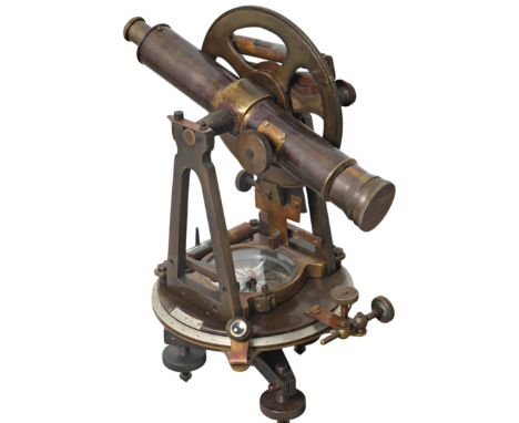 Sextant 19. jhd., wohl England. Museales Stück mit Fernglas und integrierter Wasserwaage. H 33 cm Durchmesser 17 cm