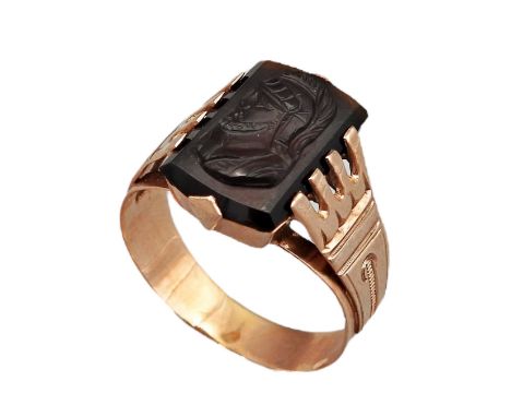 Ring aus Onyx mit Kamee 8 K Roségold, mit Nitron DXL getestet. Um 1880. Der Mittelpunkt des Rings ist eine Kamee aus Onyx von