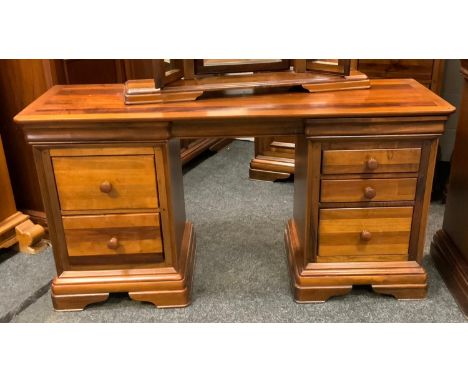 A Willis &amp; Gambier dressing table, 77cm high, 150cm wide, triptych mirror and pair of bedside cabinets 