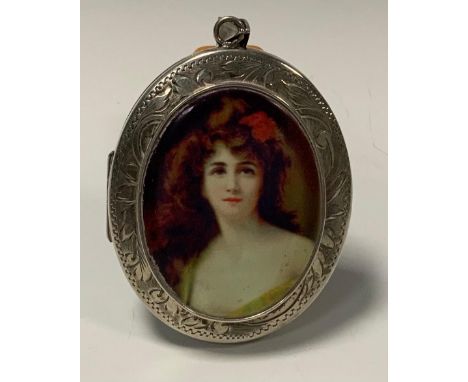 A silver portrait mounted oval locket, raven haired beauty, F Bros, Birmingham 1972, 32.3g