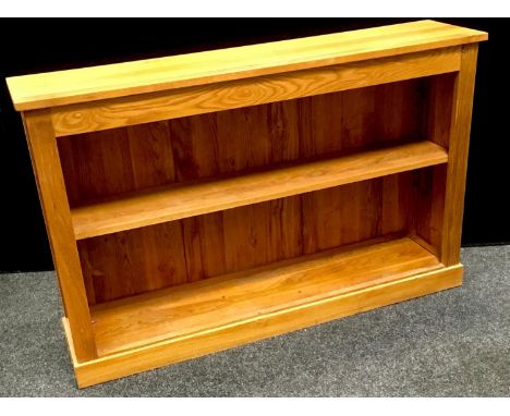 A modern light oak low bookcase. 87cm high x 137cm wide x 30.5cm deep. 