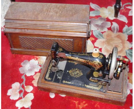 A Singer manual sewing machine, oak case, c.1910