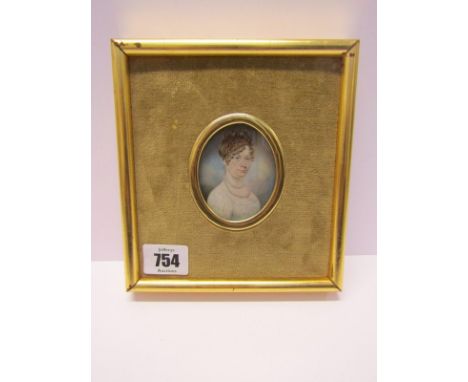 GEORGIAN PORTRAIT MINIATURE, oval miniature on ivory, "Lady with Pearl Necklace"