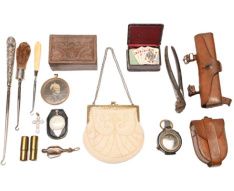 Militaria. A pair of World War One British officer's wire cutters, by Beauchamp London, leather case with belt hooks, flap im