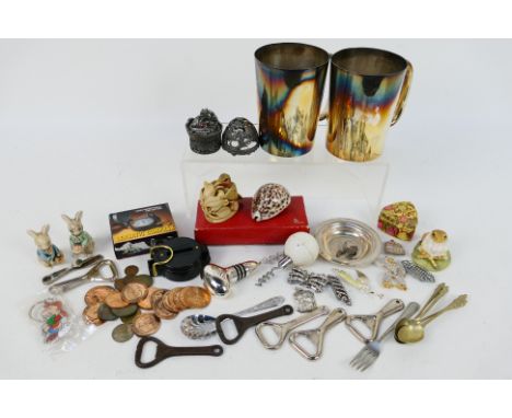 A mixed lot to include silver ARP badges, further white metal pieces, boxed compass, small amount of coins, costume jewellery