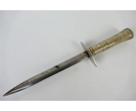 A vintage fighting knife with slender 16 cm (l) double edge blade and perspex grip. [W]Note: This lot is not for sale to peop