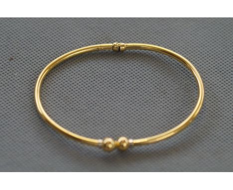 9ct Gold bangle Weight 4.9g