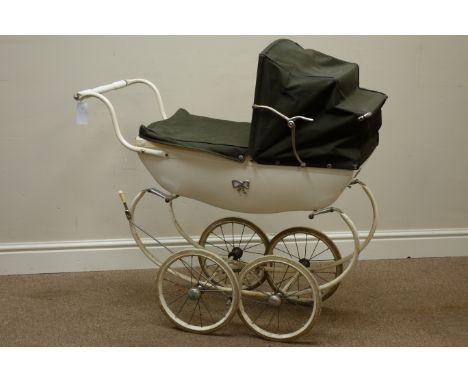 Silver Cross vintage style pram   Condition Report   Click here for further images, condition, auction times & delivery costs