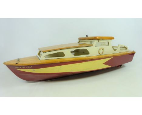 Wooden model cruiser 'Queen of Light' with motor, L81cm    Condition Report   Click here for further images, condition, aucti