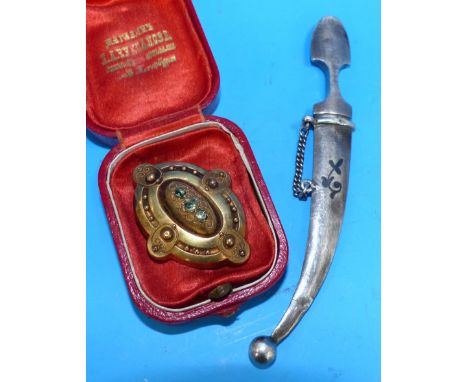 A Russian niello work paper knife in the form of a dagger, and a yellow metal oval brooch (a.f.)