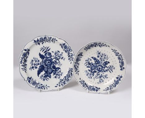 A 1st period Worcester blue and white porcelain drainer pine cone pattern and a similar design plate, 21 cm diameter largest.