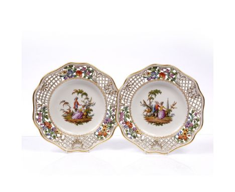A pair of Meissen style porcelain cabinet plates 21cm diameter
