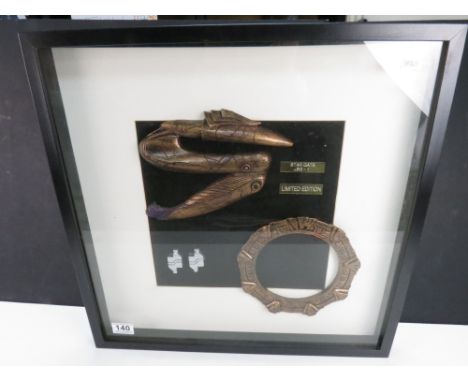 Framed Stargate ltd edn collectibles featuring Zat'Nik'Tel, 2 x Replicator Blocks &amp; Gate Model, vg