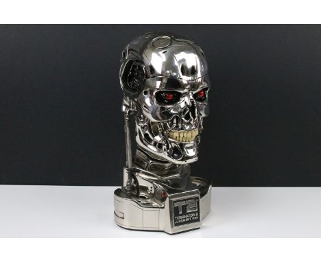 Boxed Hollywood Collector's Gallery Terminator 2 Judgement Day Endo Skull mini bust, in vg condition overall (1 x piece broke