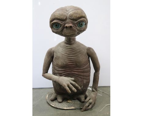 Signed Film Memorabilia - Full Size replica ET The Extra Terrestrial figure on wooden plinth with light up finger, made from 