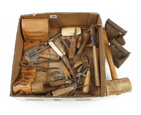 A quantity of saddlers tools G